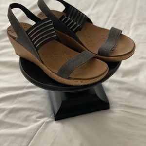 Skechers luxe foam open toe sandals